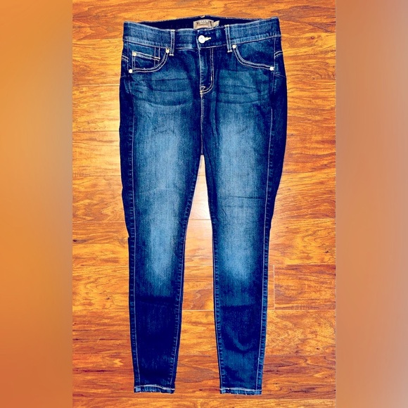 EUC Torrid Bombshell Super Skinny Jeans - 12R - Picture 1 of 6